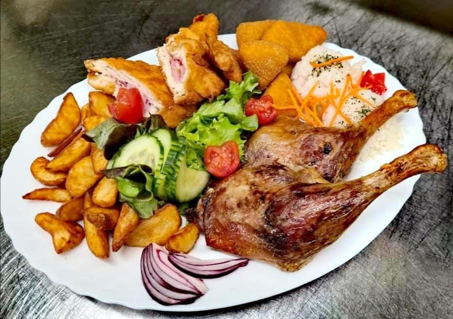 Jolan Pension & Restaurant Cicov Dış mekan fotoğraf